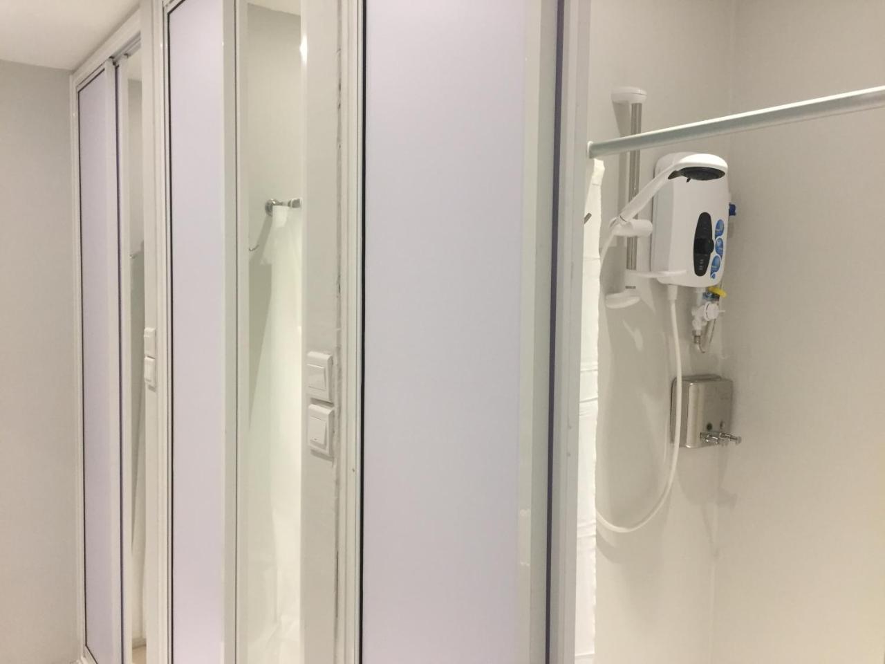 ヴィブラント ホステル コタキナバル エクステリア 写真
